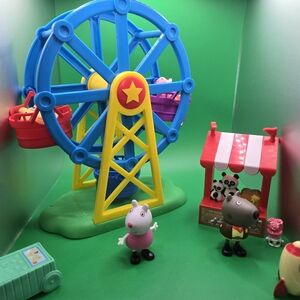 Peppa Pig Ferris Wheel Playset - Blue and Red